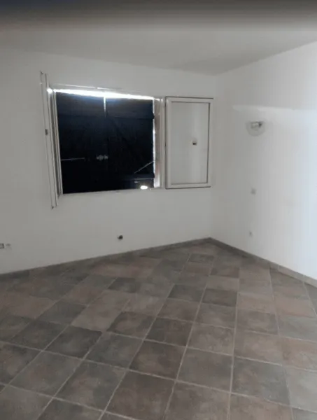 VILLA AVEC JARDIN ET TERRASSE A  ESPIRA DE L AGLY